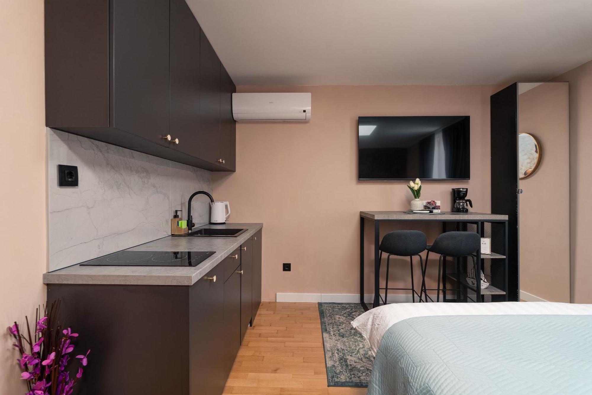 Sapphire With Free Private Parking Apartment