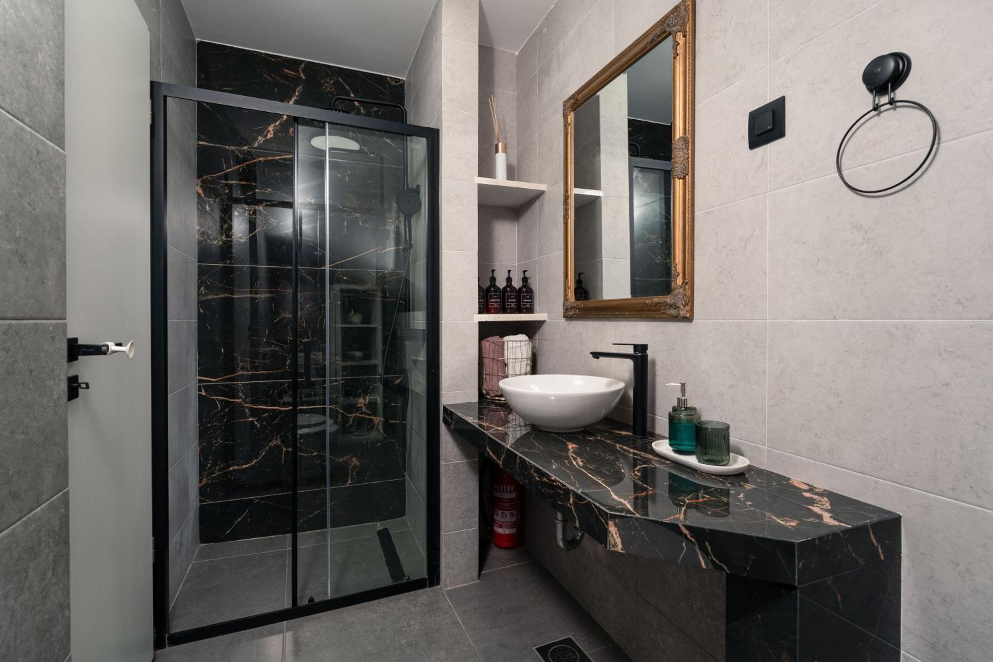 Sapphire With Free Private Parking Apartment
