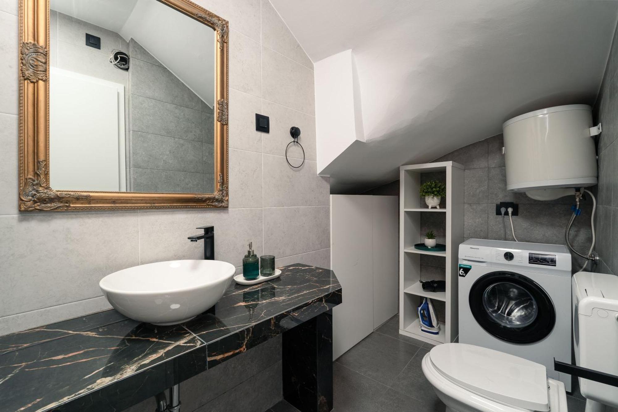 Sapphire With Free Private Parking Apartment *