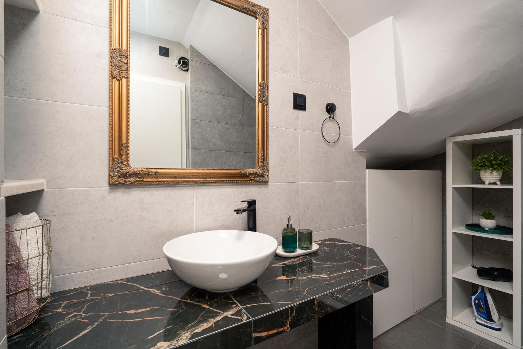 Sapphire With Free Private Parking Apartment
